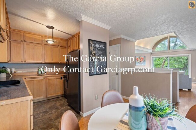 Foto del edificio - 843 SW Broadway Dr