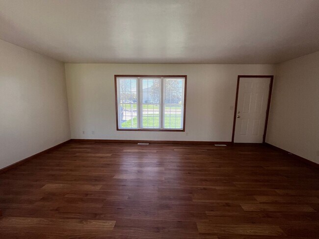 Foto del edificio - 3-Bedroom Duplex Available in Goshen
