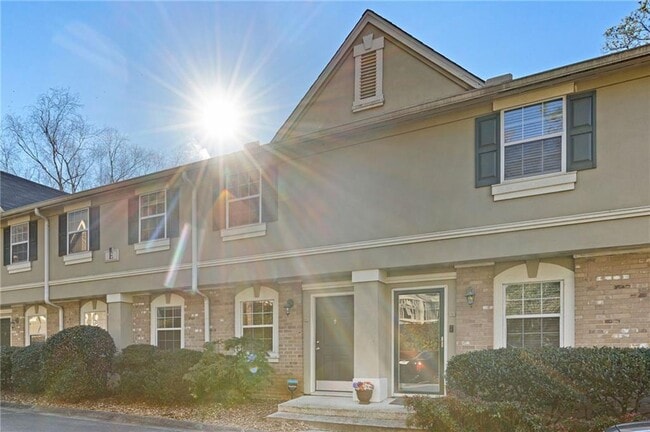 Building Photo - 6900 Roswell Rd