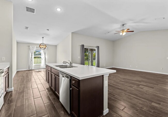 Foto del edificio - 512 SW McComb Ave