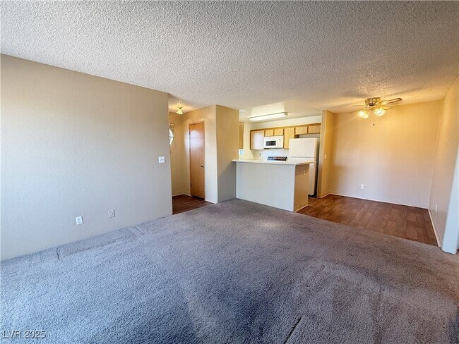 Foto del edificio - 2982 Juniper Hills Blvd