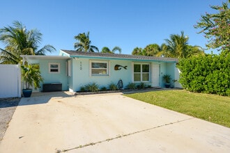 Building Photo - 110 SW Hideaway Pl