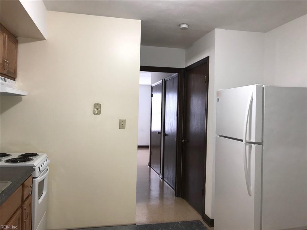Primary Photo - 1049 W 49th St