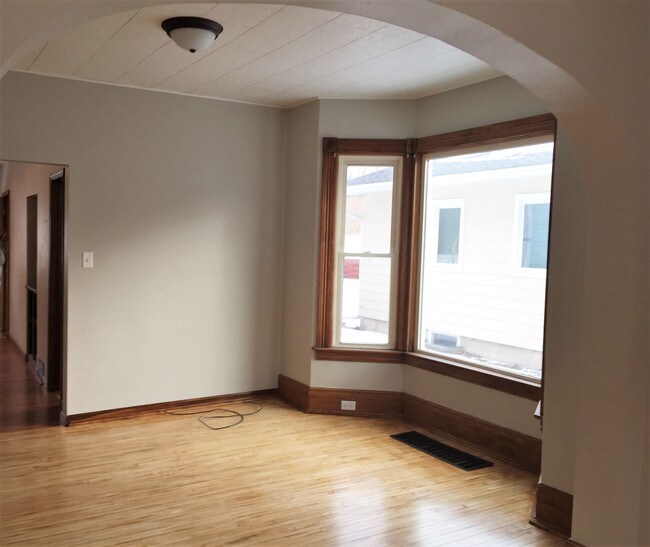 Foto del edificio - 624 Central Ave N