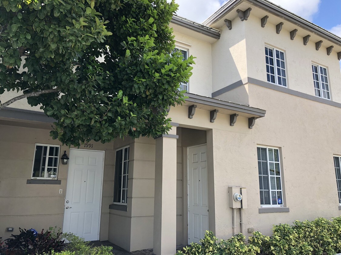 1991 Marsh Harbor Dr, Riviera Beach, FL 33404 Townhome Rentals in