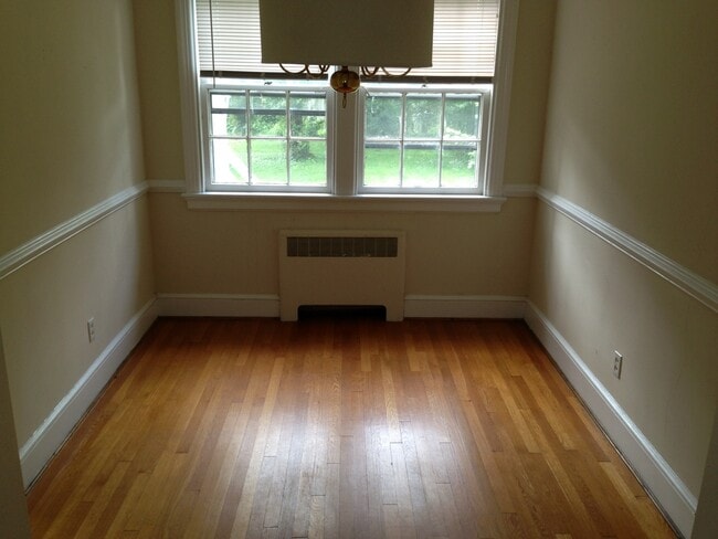 Building Photo - 4201 Bromley Ln