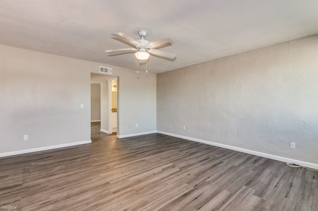 Building Photo - 3 br, 1.5 bath  - 1007 E Roma Ave 1A