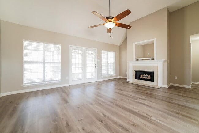 Foto del edificio - 5696 Nichols Dr