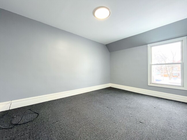 Foto del edificio - Comfortable 2-Bed Plus Den Home Available in Tonawanda