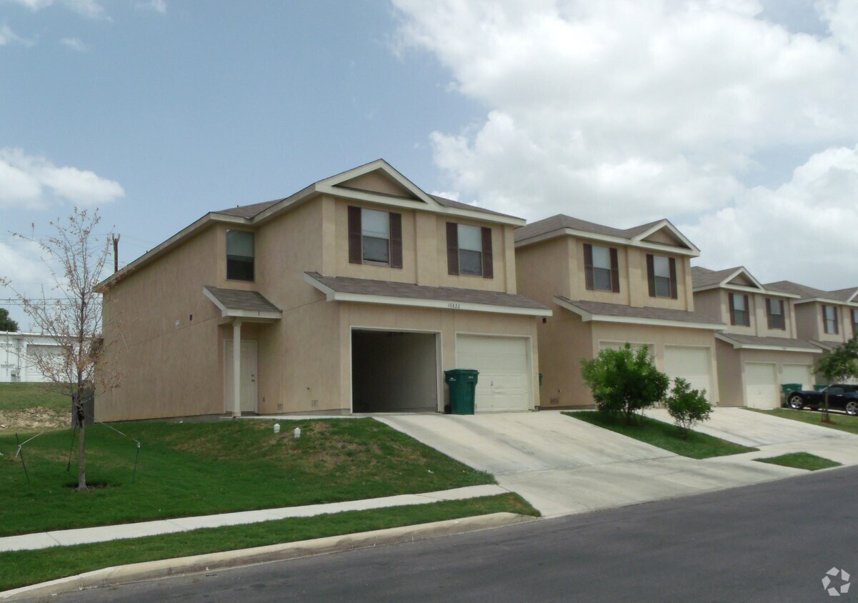 10822 Mathom Lndg, Universal City, TX 78148 Apartments in Universal