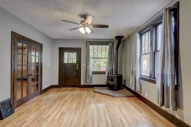 Building Photo - 816 N 43rd St