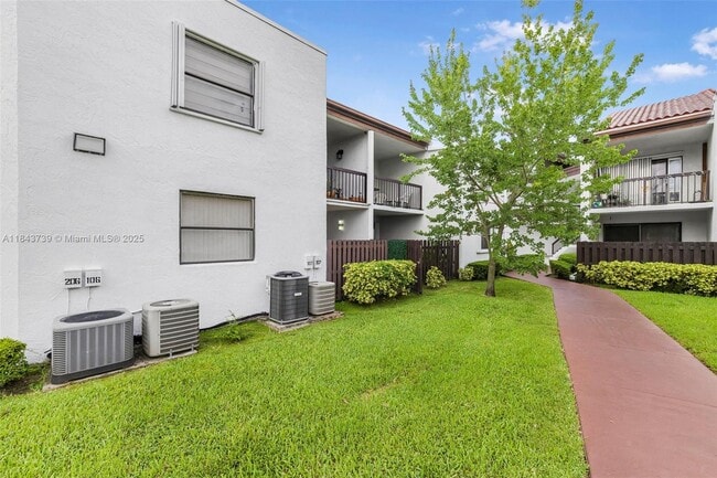 Building Photo - 9407 Fontainebleau Blvd