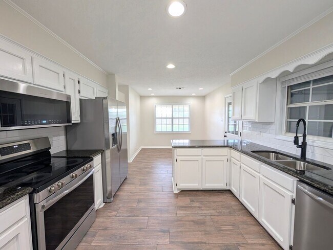 Foto del edificio - 531 Pine Hills Dr