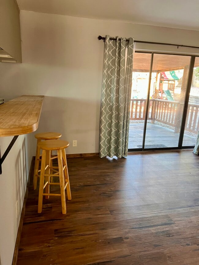 Building Photo - 1601 Kiva Dr