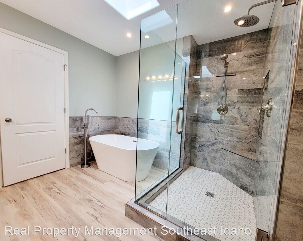 Primary Photo - 4 br, 3 bath House - 5204 E 65th S