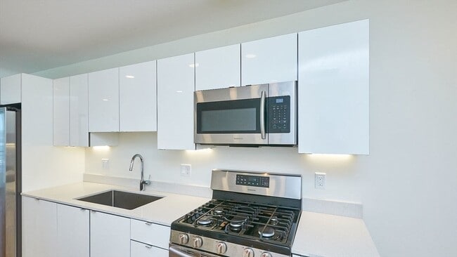 Building Photo - 251 Meridian St
