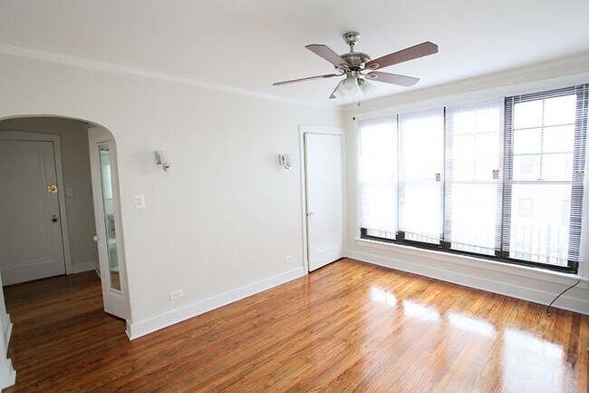 Foto del edificio - 6364 N Hermitage Ave