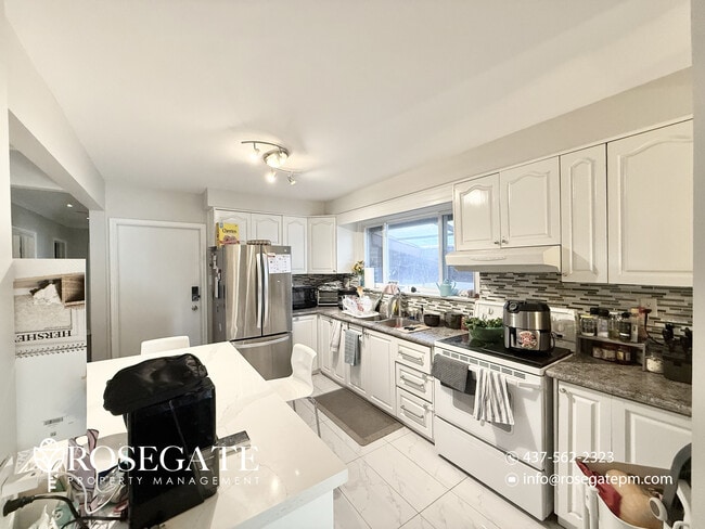 Building Photo - Charming 3-Bedroom Home with Front Porch &...