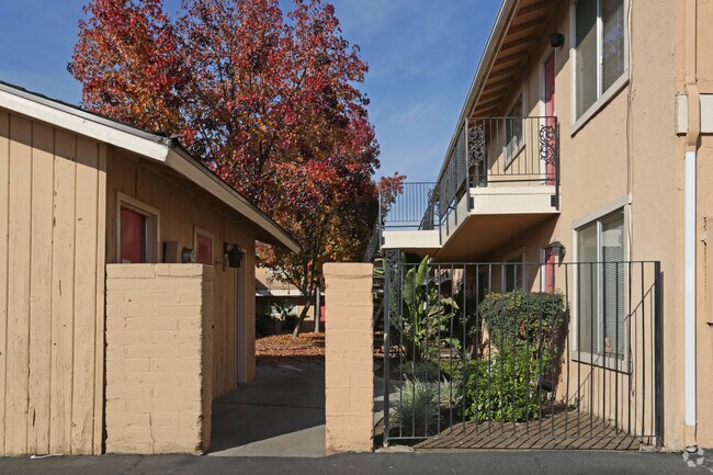 Building Photo - 4232 E Dayton Ave