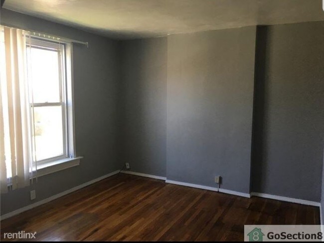 Building Photo - 1 br, 1 bath Apartment - 1439 Rowan Avenue