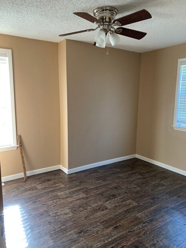 Foto del edificio - Available  Cute 2 bedroom home with a loft...