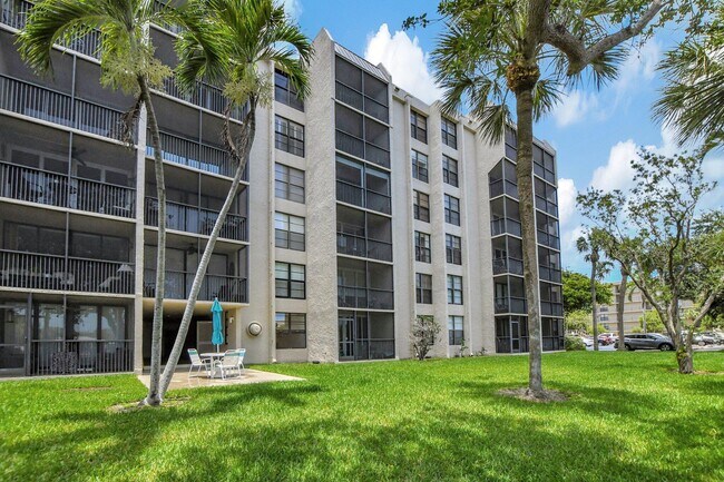 Foto del edificio - 14 Royal Palm Way