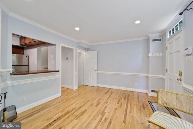 Building Photo - 606 Pendleton St