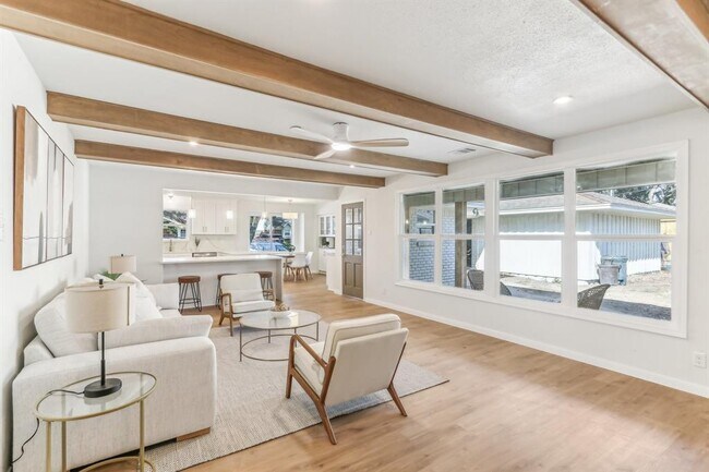 Foto del edificio - 8014 Meadowcroft Dr