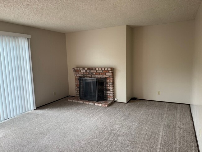 Building Photo - 765 Pope Dr