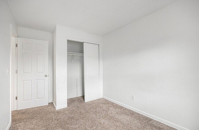 Foto del edificio - 8156 Washington St