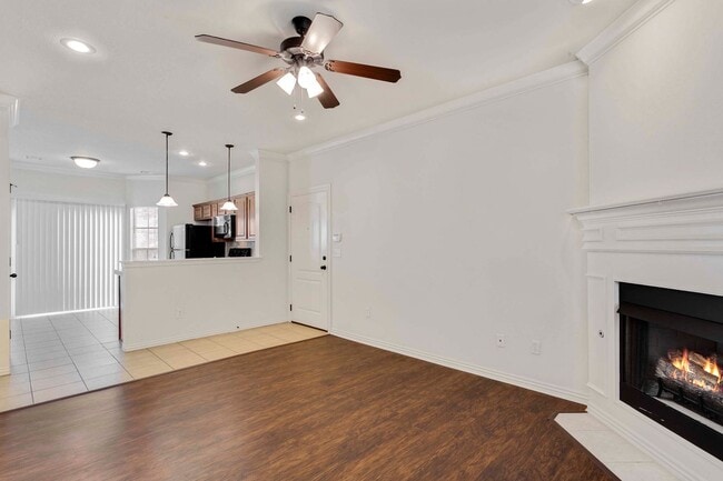 Building Photo - 1/2 OFF FIRST MONTH RENT - 3 bed, 2 bath C...