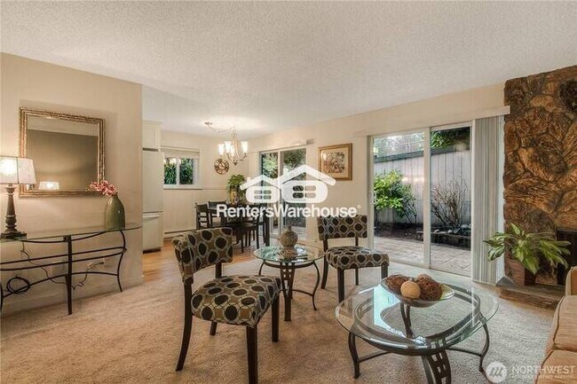 Foto del edificio - Spacious 3-Bedroom Townhome in Desirable Candlewood Condos