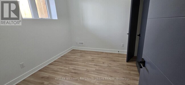 Photo du bâtiment - 354 Woodmount Ave