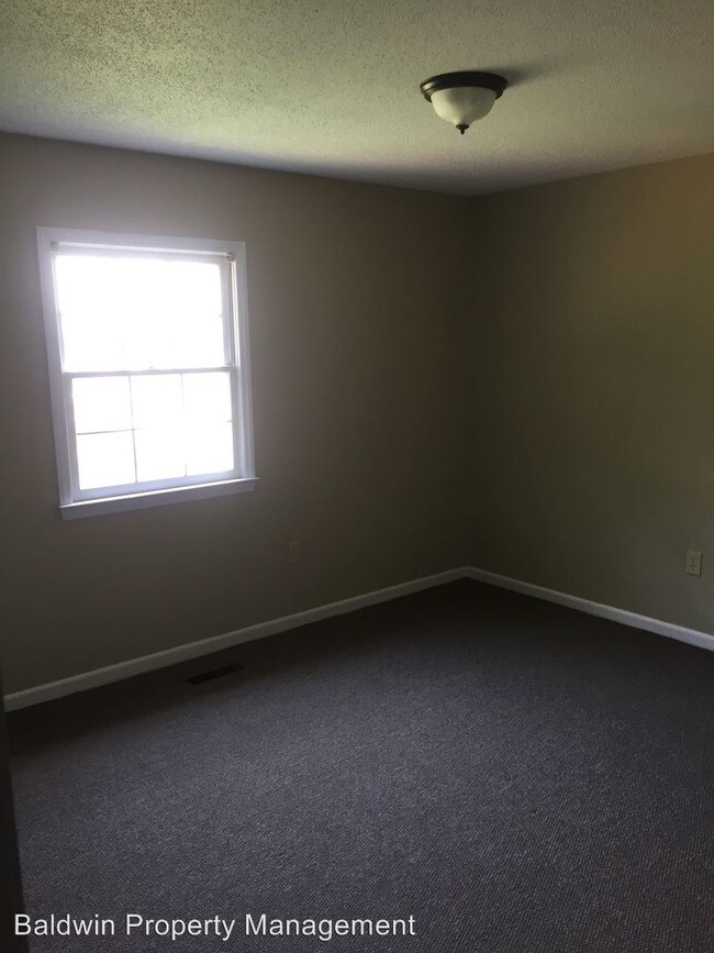 Building Photo - 2 br, 1.5 bath House - 107 Royal Forest Ct.