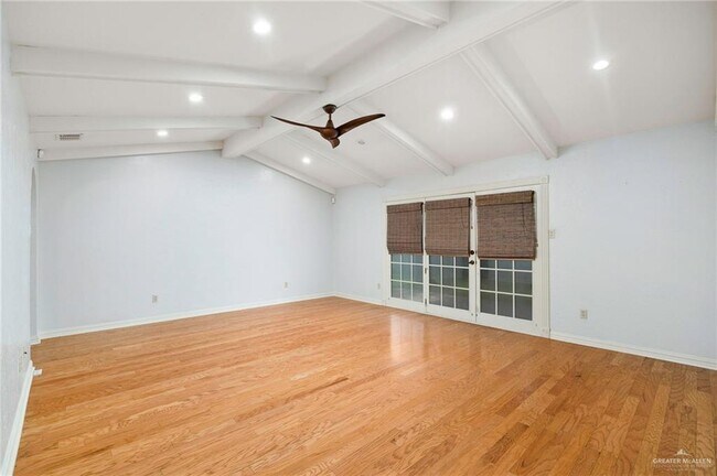 Building Photo - 1905 Oriole Ave