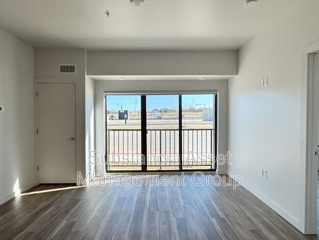 Foto del edificio - 1665 Midtown Pl