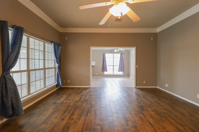 Building Photo - 3 Bed 2 Bath in Jenks - Available Now!