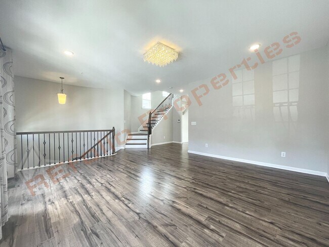 Foto del edificio - Beautiful End Unit 3 Story 3 bedroom, 3.5 bathroom Townhome with 2 Car-Garage in 540 Townes subdi...