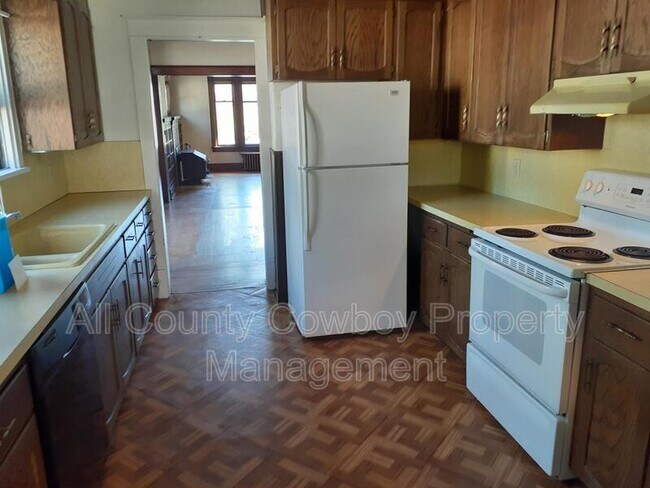 Foto del edificio - 1319 E Custer St