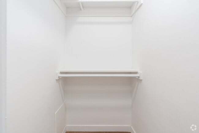 2BR, 2BA - 890SF - Primary Closet - 1600 W. 5th St.