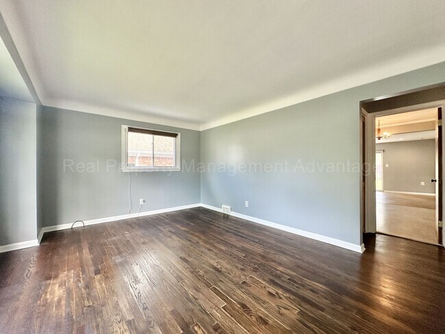 Foto del edificio - Spacious 4-Bedroom, 2-Bath Home in Clawson – Minutes from Downtown!