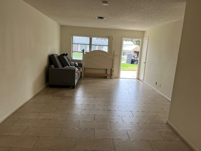 Building Photo - 8853 Dania Dr