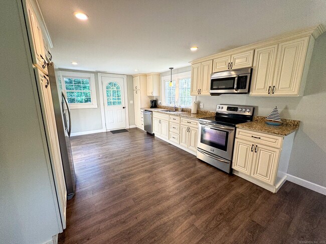 Building Photo - 66 Nehantic Dr