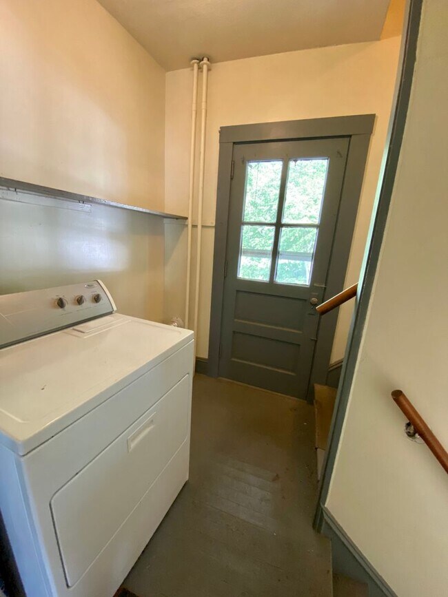 Foto del edificio - 120 Maplewood Ave