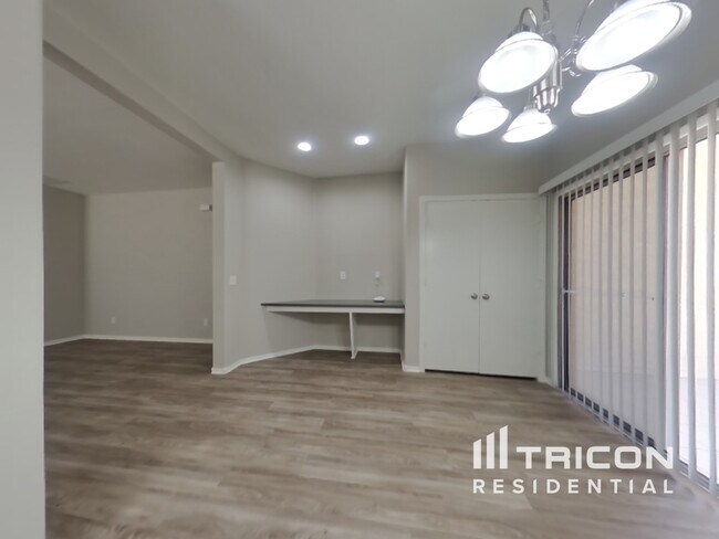 Foto del edificio - 15441 W Cameron Dr