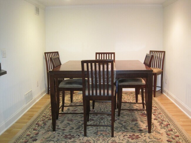 Large dining room - 750 Dalrymple Rd