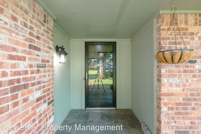 Foto del edificio - 4 br, 3 bath House - 6831 E 75th St