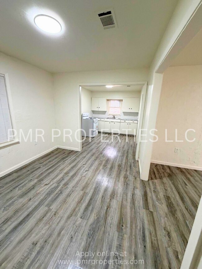 Foto del edificio - 2 Bedrooms / 1 Bathroom House