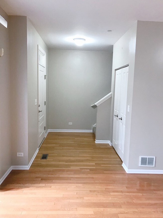 Building Photo - 2568 Waterbury Ln