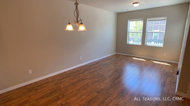 Building Photo - 8946 Bella Flora Heights